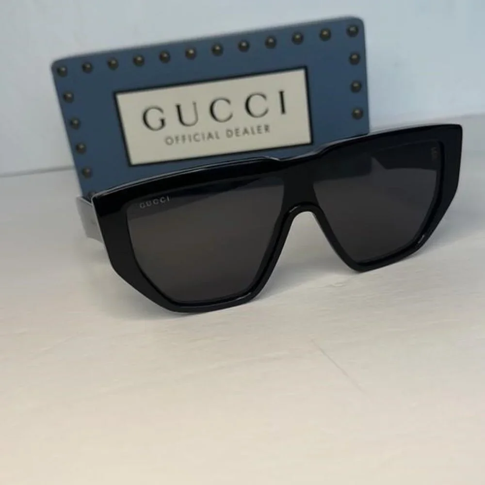 New Authentic- GUCCI Grey Shield Unisex Sunglasses\nGG0997S 002